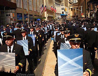 Fájlnév=Chemtrail_pilots_d.jpg
Fájlméret=92KiB
Méretek=503x389
Hozzáadás dátuma=2011 Október 5. Chemtrail_pilots_d.jpg